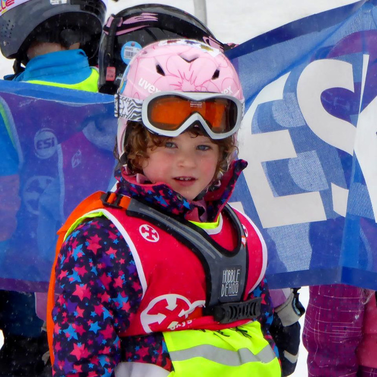 Safety harness for active young skiers