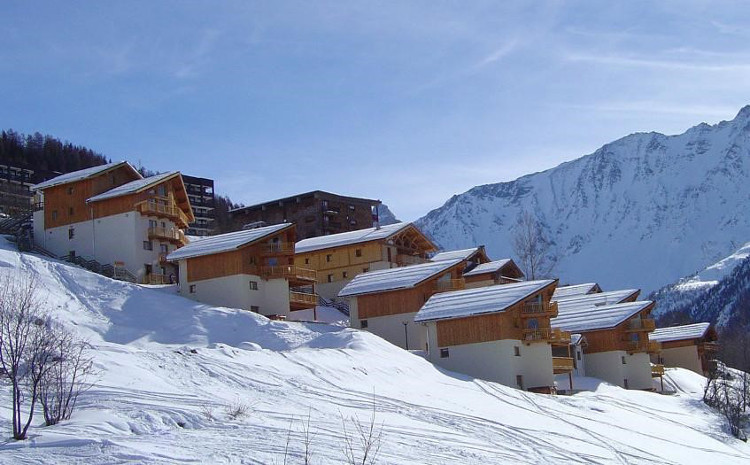 Ski Chalets Sleeping 15 People