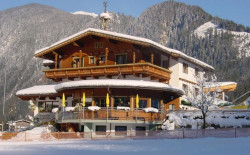 Chalet Stoanerhof, Mayrhofen - Top 10 Chalet Hotels For Groups