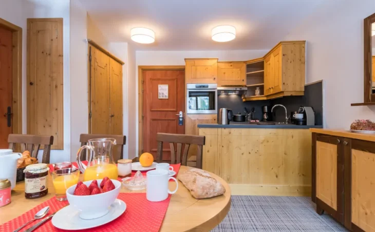 Le Village Apartments - 10