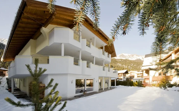 Ski Chalets in Austria to Hire. Chalet Monte Vera in St Anton