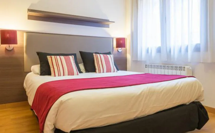 Ski Holidays El Tarter. A double bedroom at Residence Andorra El Tarter, Andorra
