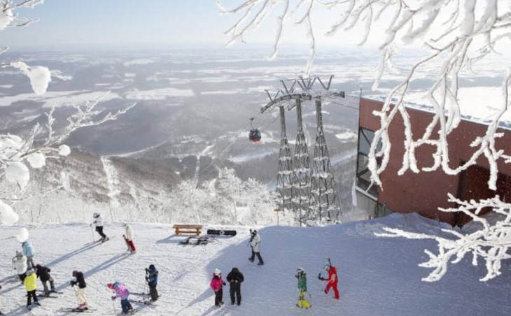 Chinese skiing enthusiasts