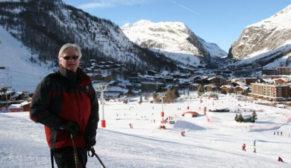 Chris Gill, editor of where to ski and Snowboard on the Nursery slopes in Val d'Isere