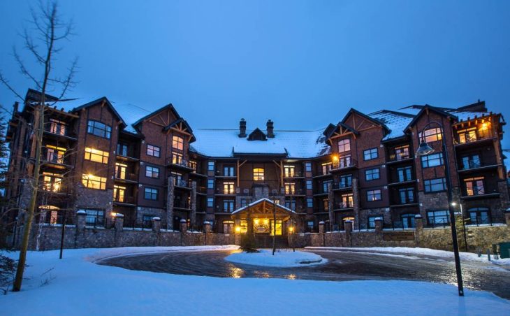 Glacier Mountaineer Lodge - 1