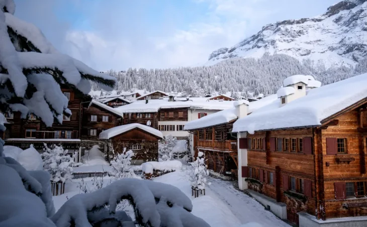 Accommodation and Ambiance: Val d'Isere vs Val Thorens