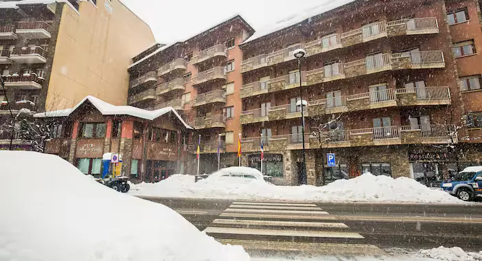 Ski holidays La Massana - The exterior of Hotel Marco Polo La Massana, Andorra on a snowy day