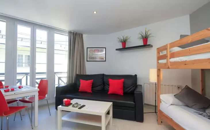 Inside Plaza Apartments - 17