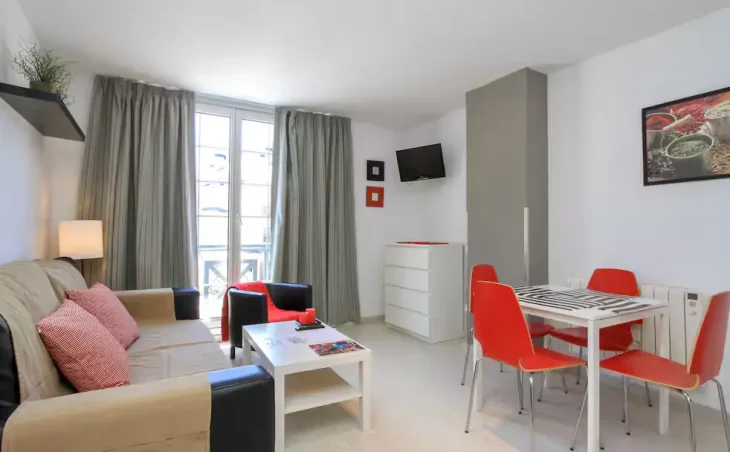 Inside Plaza Apartments - 13