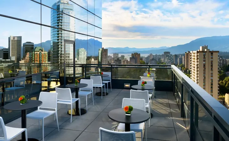 Sheraton Vancouver Wall Centre - 3