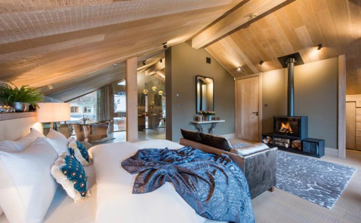 Chalet Alpaca, Meribel, Double Bedroom