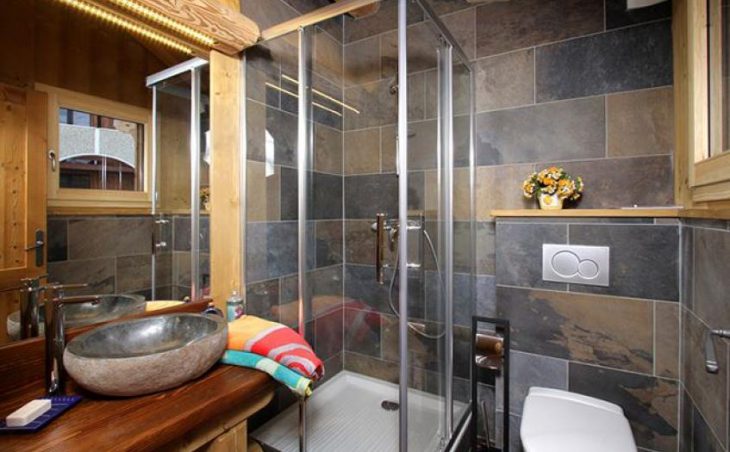 Chalet Le Renard Lodge in Les Deux-Alpes , France image 8 